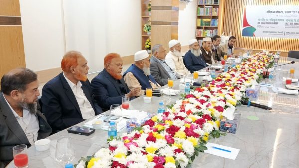 জামায়াতে ইসলামীর আমির ডা. শফিকুর রহমানের সঙ্গে সৌজন্য সাক্ষাৎ করেছেন বাংলাদেশে নিযুক্ত ভুটানের রাষ্ট্রদূত রিনচেন কুয়েনসিল।